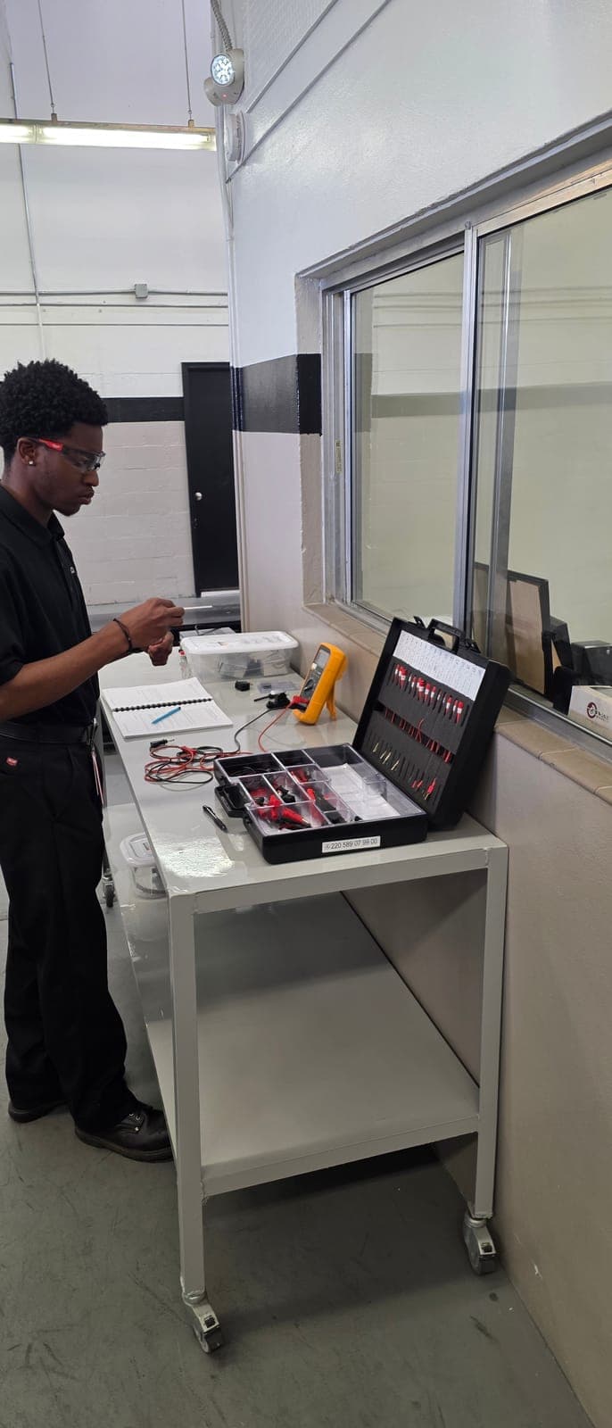 Students at computer stations learning digital diagnostic systems